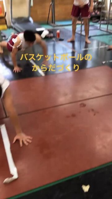 @atsu_umehara←トレーニング相談はプロフリンクから。
梅原淳です。
バスケのからだづくり、バスケの足づくり、バスケのチームづくりを発信しています。

─────────────────────

【動く腕立て】

運動に繋げたいなら

動作を少しアレンジしてみよう

全員成長‼

─────────────────────

全国各地で開催している【バスケットボールのからだづくり】をハイライト配信しています！
自分の可能性を信じて頑張っているみんなを、この動画で全力応援します！
からだみなぎる選手たちにエール🏁を届けてあげてください！

─────────────────────

【ご依頼は全国どこからでも】
● 定期契約（長期強化）	
● スポット
● 会員制レポート
● 執筆監修

💻詳しくはWEBサイトをご覧下さい
　→プロフィールでURLを確認	

─────────────────────