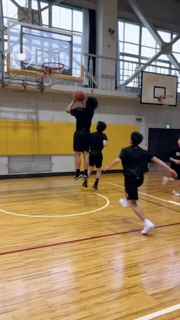 @atsu_umehara←トレーニング相談はプロフリンクから。
梅原淳です。
バスケのからだづくり、バスケの足づくり、バスケのチームづくりを発信しています。

─────────────────────

【ひたすら】

リバウンドに慣れるための

エンドレス

全員成長‼

─────────────────────

全国各地で開催している【バスケットボールのからだづくり】をハイライト配信しています！
自分の可能性を信じて頑張っているみんなを、この動画で全力応援します！
からだみなぎる選手たちにエール🏁を届けてあげてください！

─────────────────────

【ご依頼は全国どこからでも】
● 定期契約（長期強化）	
● スポット
● 会員制レポート
● 執筆監修

💻詳しくはWEBサイトをご覧下さい
　→プロフィールでURLを確認	

─────────────────────